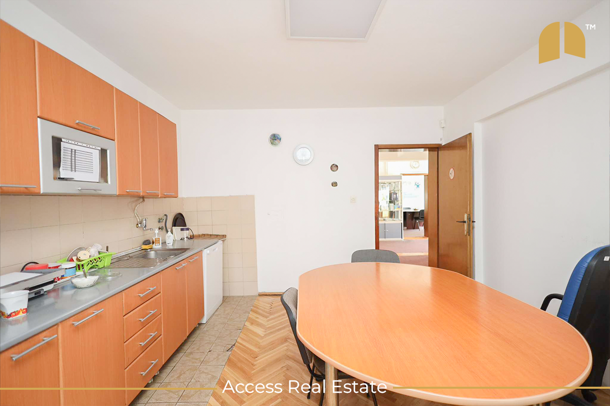 Haus/büro zur miete – 430m² – Pejton (8)