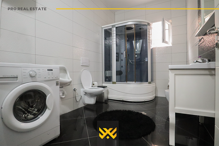 Objeto de 800m² en venta en kolovicë e re.
