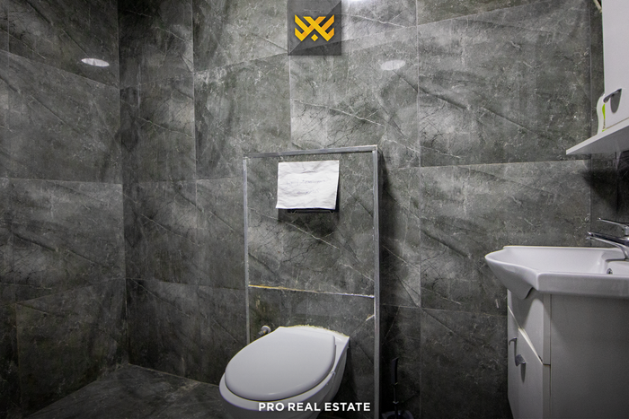 Lokal 211m² për #shitje në Tophane.