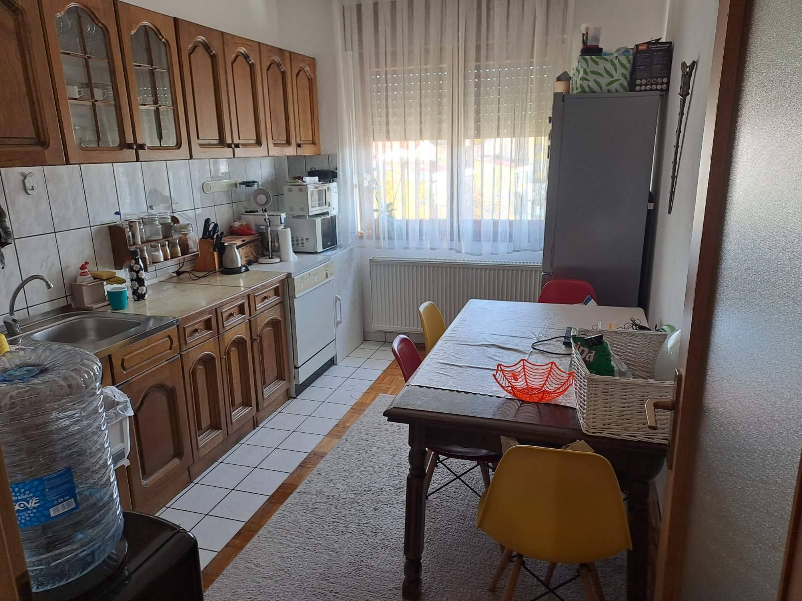 Apartamento à venda em Bregu i Diellit (3)