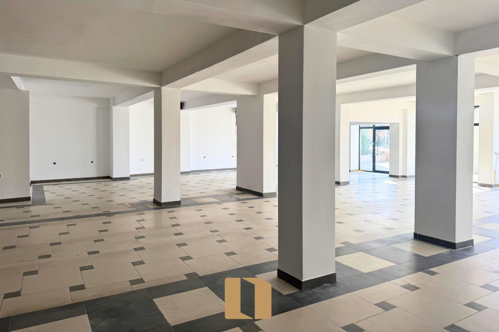Local comercial en alquiler en 1 tetori – Prishtinë