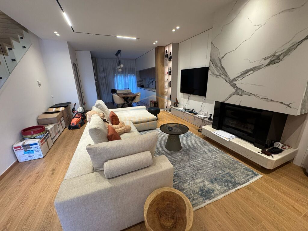 Villa, 3-stöckiges haus, teg, Tirana.