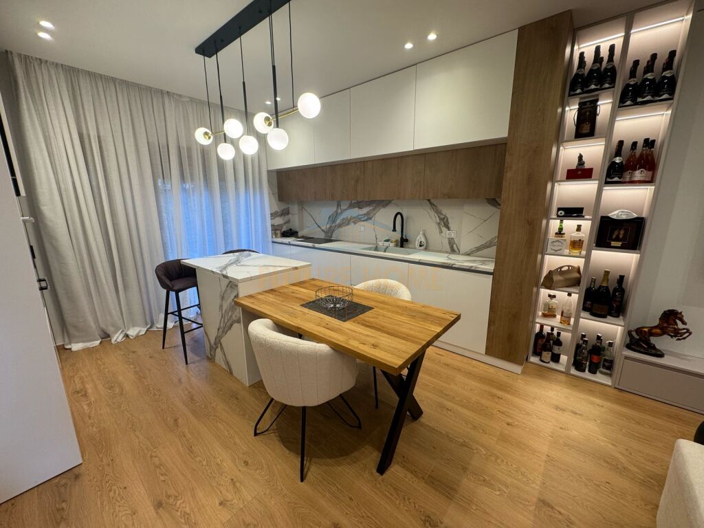 Villa, 3-stöckiges haus, teg, Tirana.
