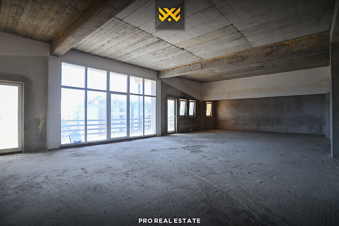 Locale di 550m² in affitto a dragodan.