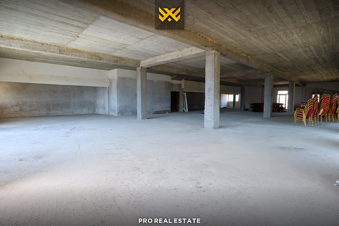Locale di 550m² in affitto a dragodan.