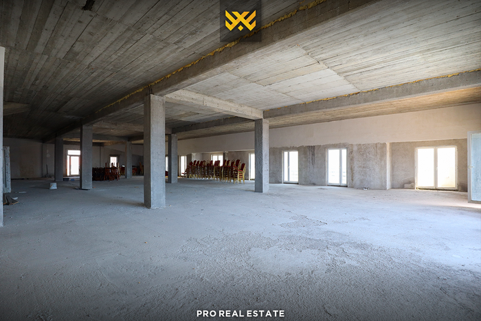 Locale di 550m² in affitto a dragodan.
