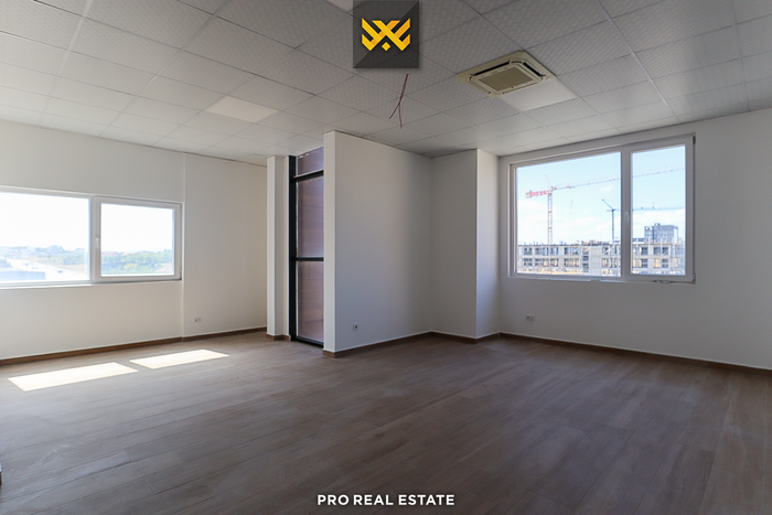 Oficina de 72m² en alquiler en Prishtina e Re