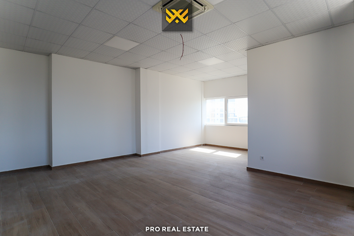 Oficina de 72m² en alquiler en Prishtina e Re