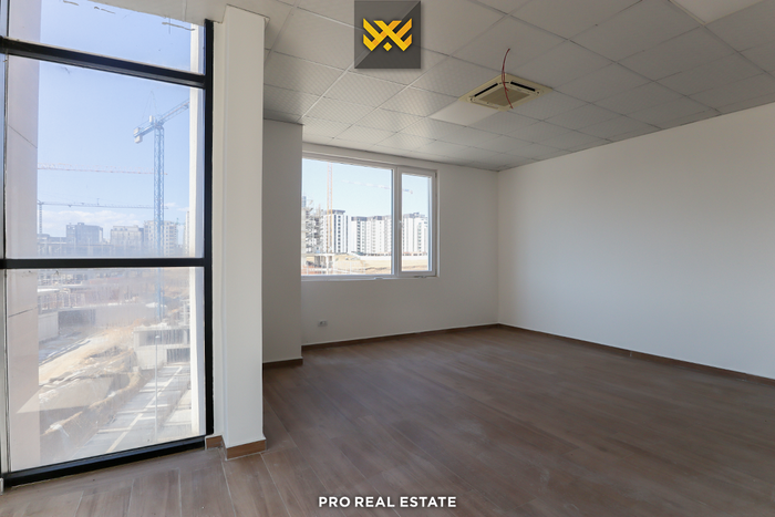 Oficina de 72m² en alquiler en Prishtina e Re