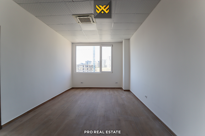 Oficina de 72m² en alquiler en Prishtina e Re