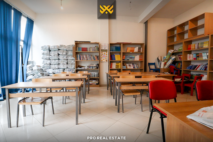 Espace de 45m² à vendre à emshir