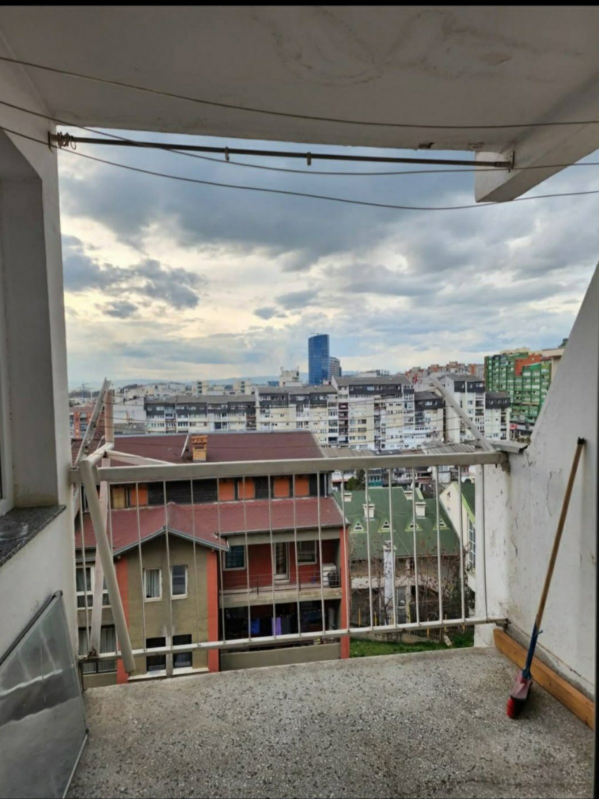 Banesë në shitje në dardani