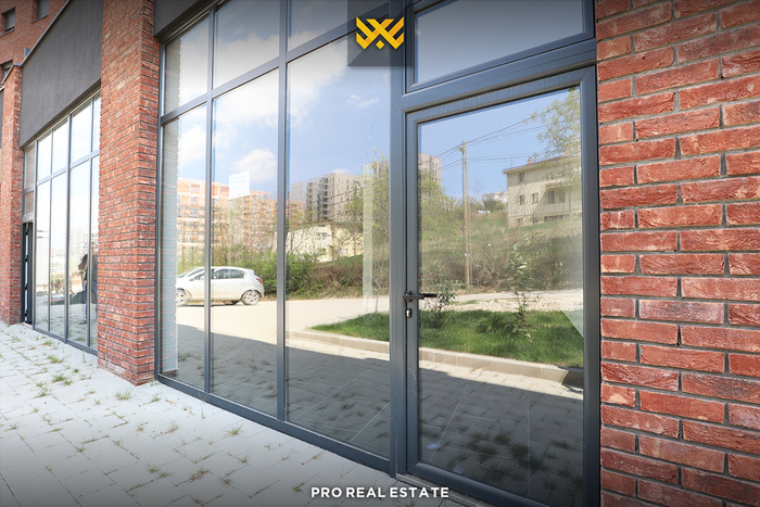 Local 196m² à louer à Prishtina e Re (3)