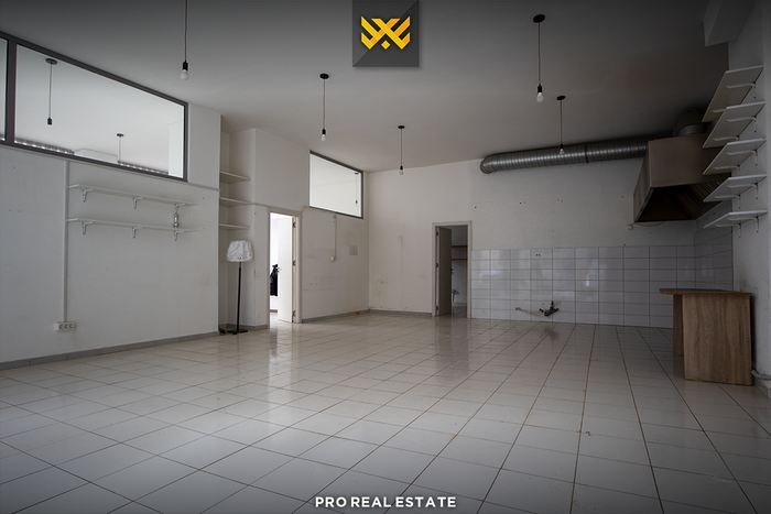 Local 80m² en alquiler en Tophane.