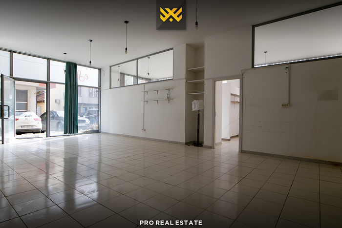 Local 80m² en alquiler en Tophane.