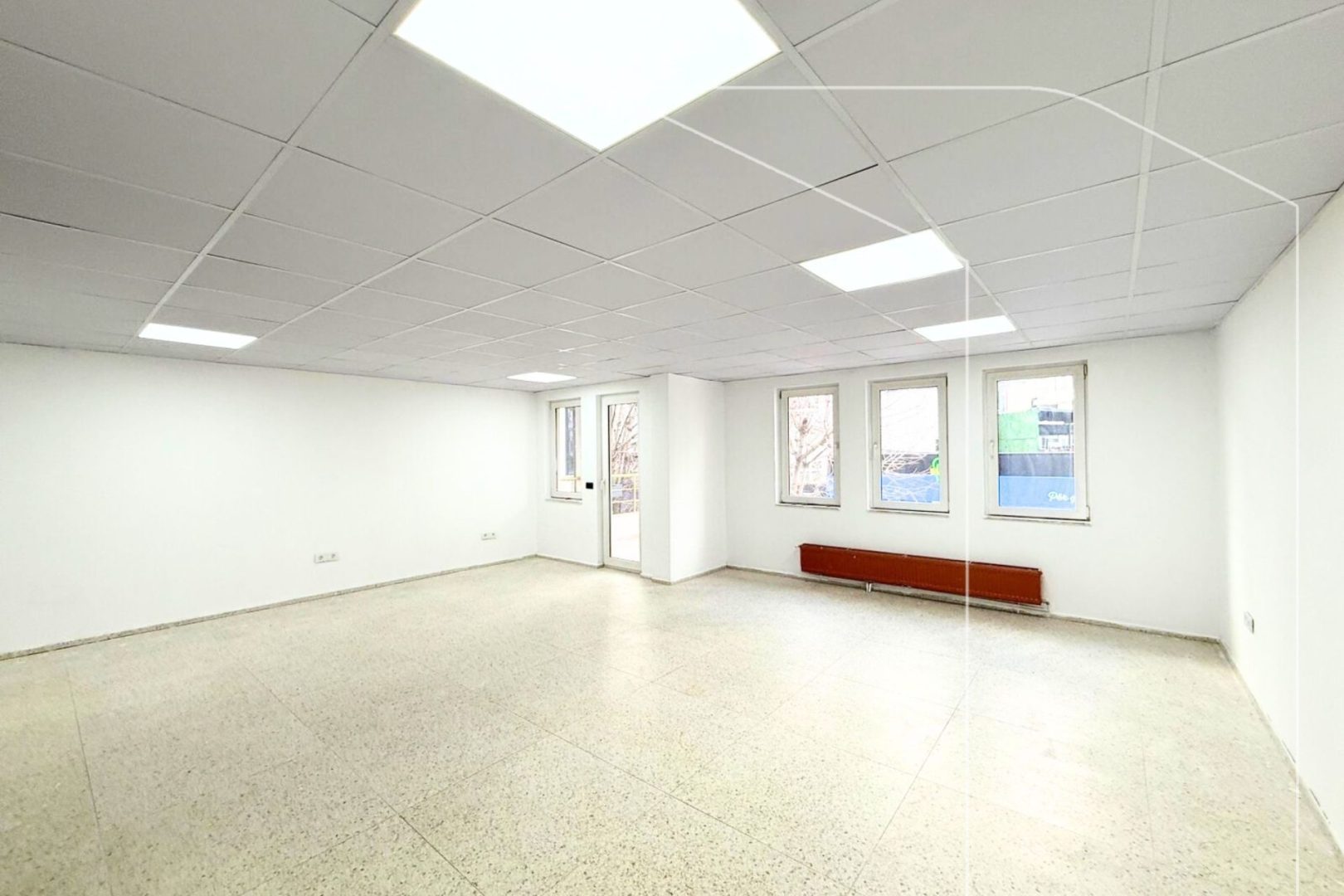 Propriété à louer – Au centre | 500 m² (2)
