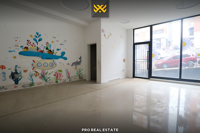 Local comercial de 197m² en alquiler en Mati 1.