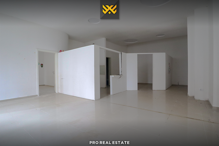 Local comercial de 197m² en alquiler en Mati 1. (2)