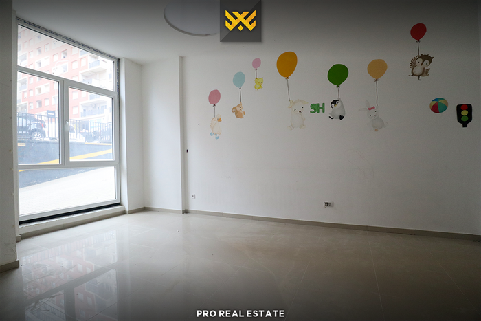 Local comercial de 197m² en alquiler en Mati 1. (3)