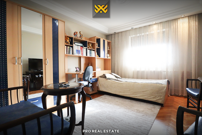 Shtëpi 200m² me #qira në bregun e diellit.