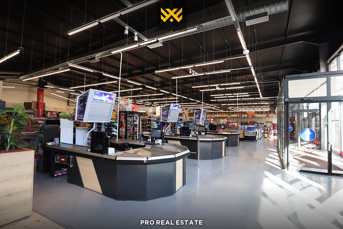 Proprietà commerciale in affitto 700m² a Fushë Kosovë