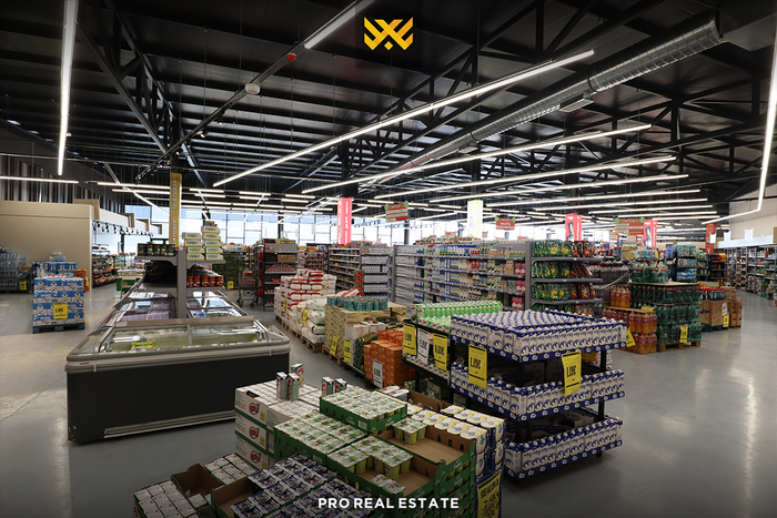 Proprietà commerciale in affitto 700m² a Fushë Kosovë