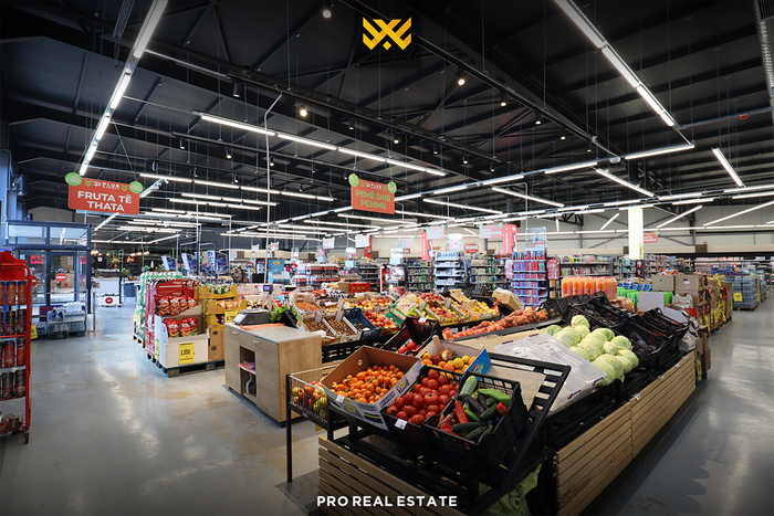 Proprietà commerciale in affitto 700m² a Fushë Kosovë