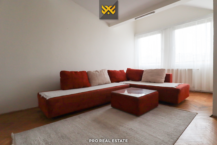 Apartamento de 76m² para alugar em ulpianë