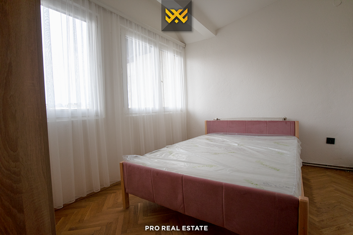 Apartamento de 76m² para alugar em ulpianë