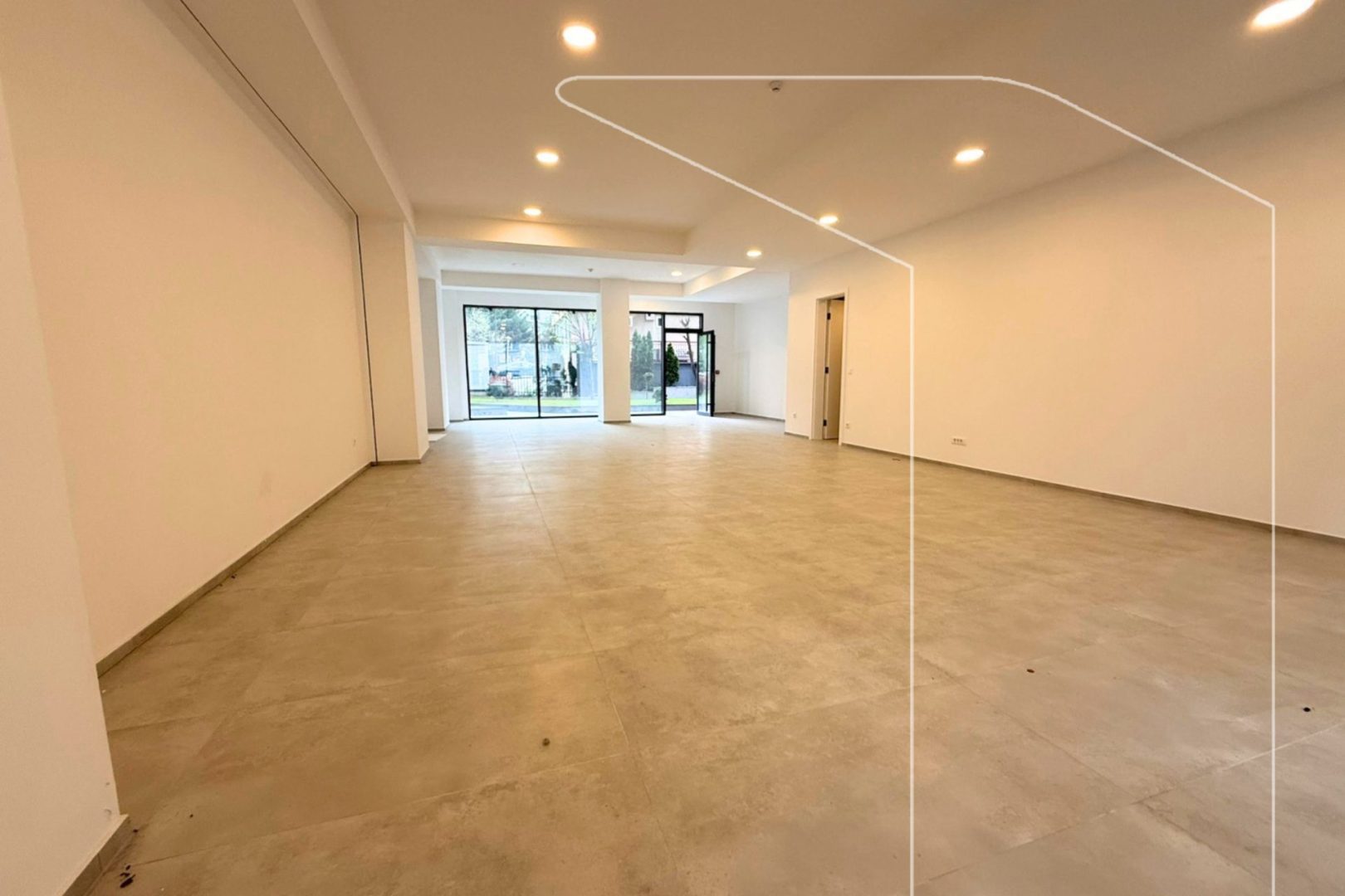 Lokal me qira – 110m² | mbrapa royal mall
