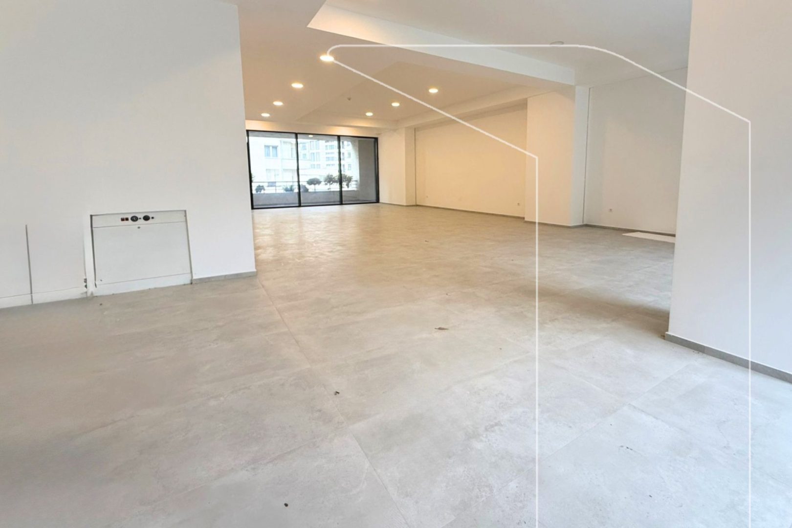 Lokal me qira – 110m² | mbrapa royal mall