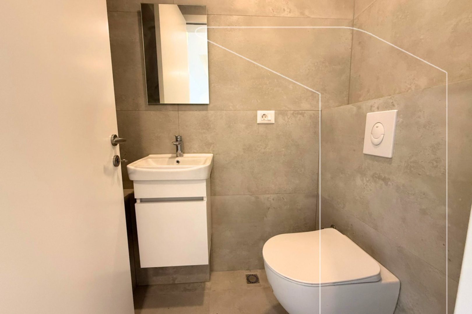 Lokal me qira – 110m² | mbrapa royal mall