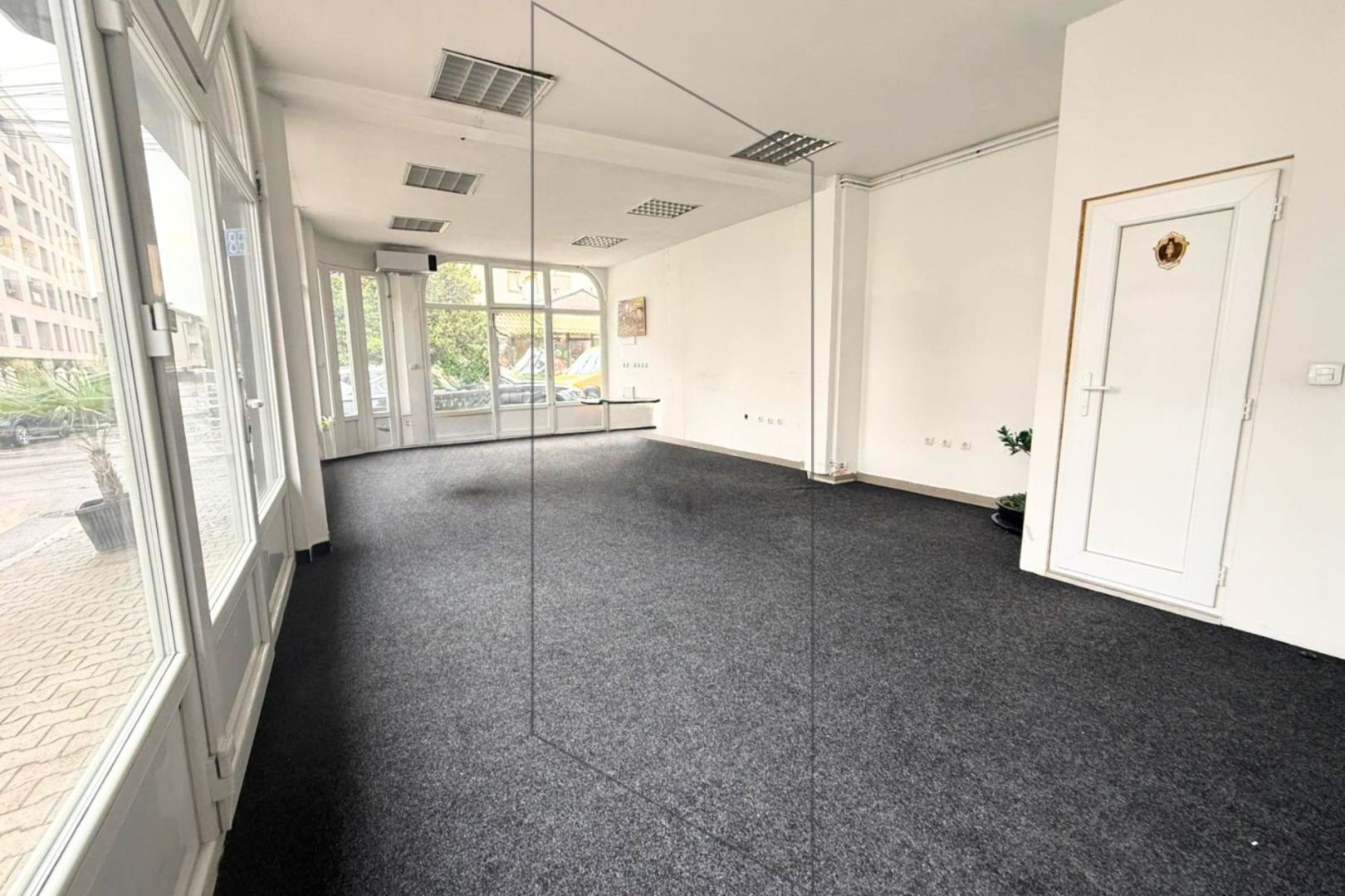 Local comercial en alquiler en Aktash – 320m²