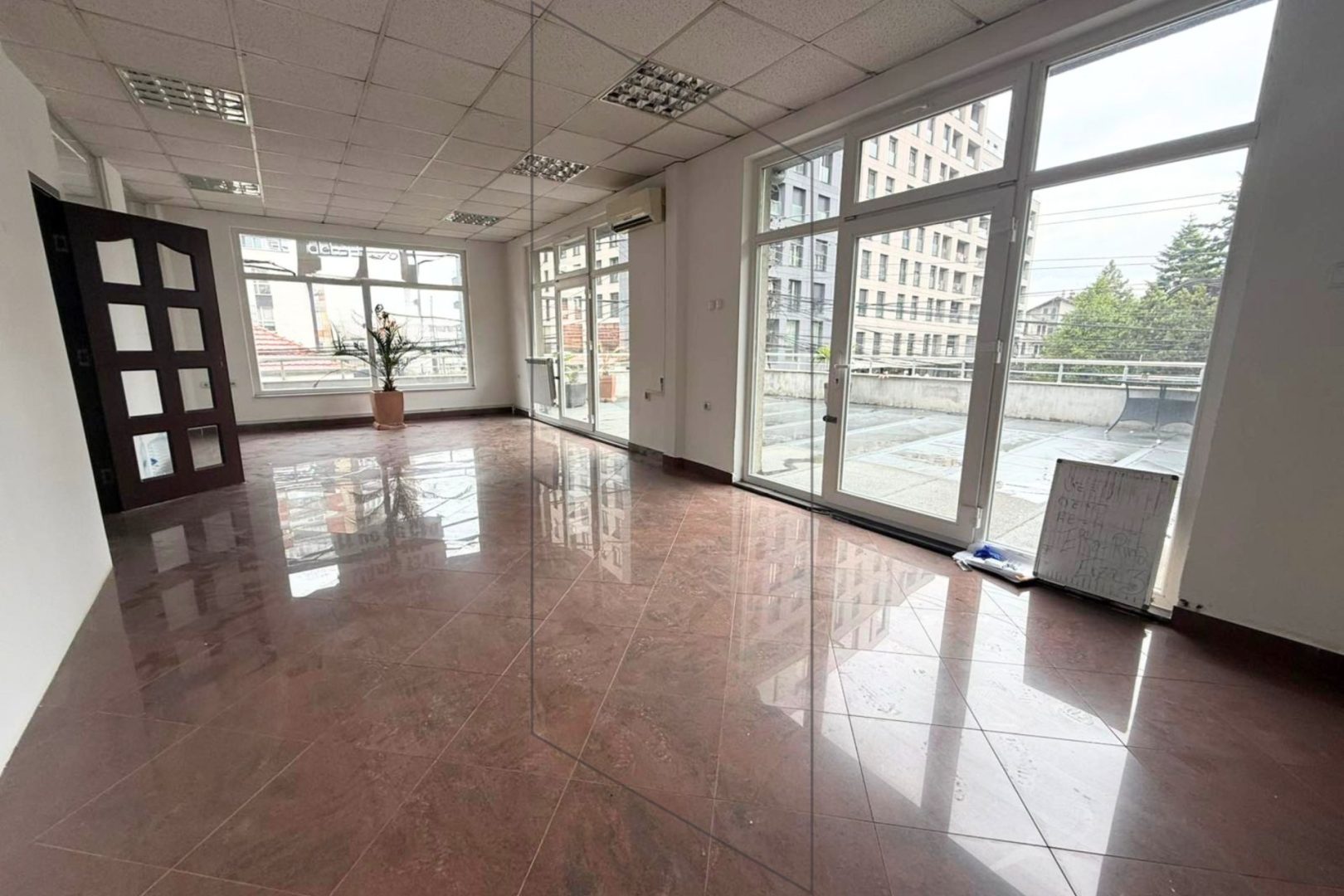 Local comercial en alquiler en Aktash – 320m²
