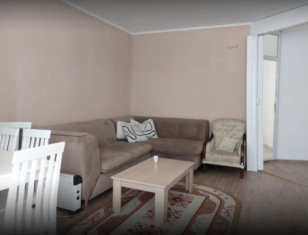 Banesë me qira 2+1 në qendër