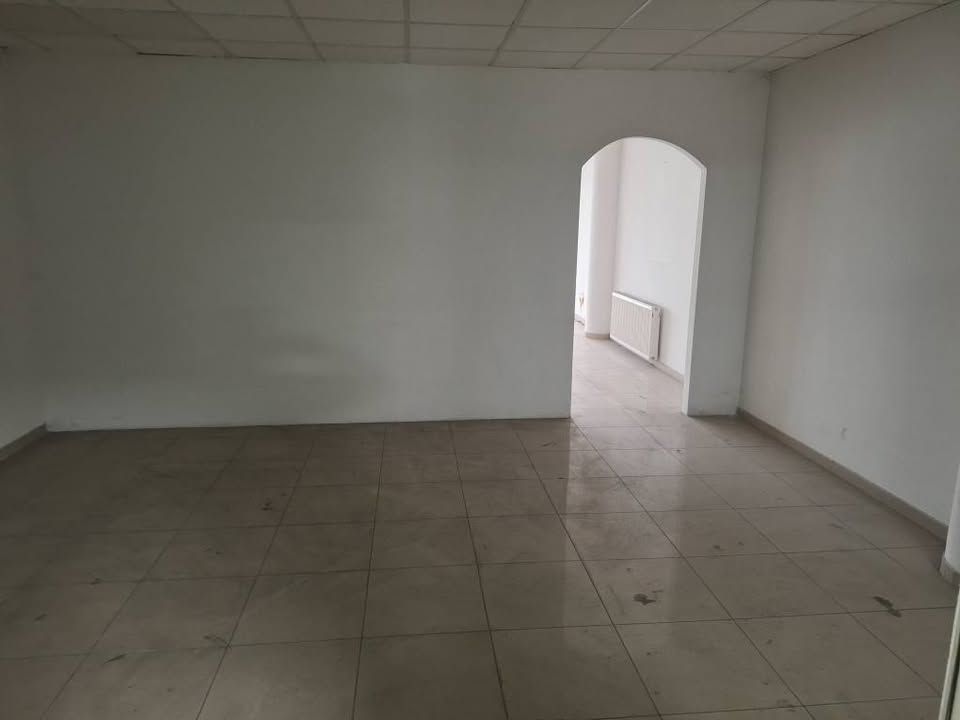 Espaço comercial à venda em Fushë Kosovë