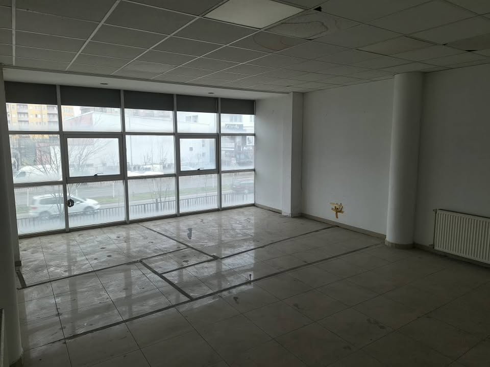 Espaço comercial à venda em Fushë Kosovë