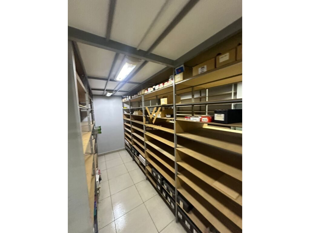 Local en venta detrás de delijorgji 166 m²