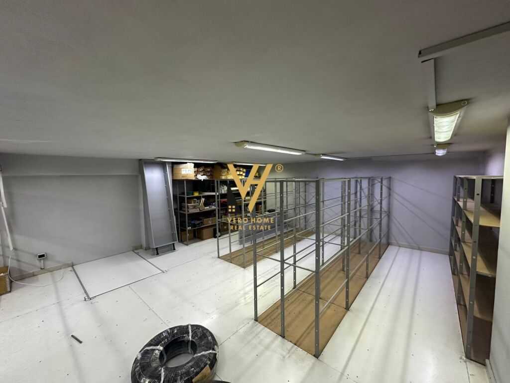 Local en venta detrás de delijorgji 166 m²