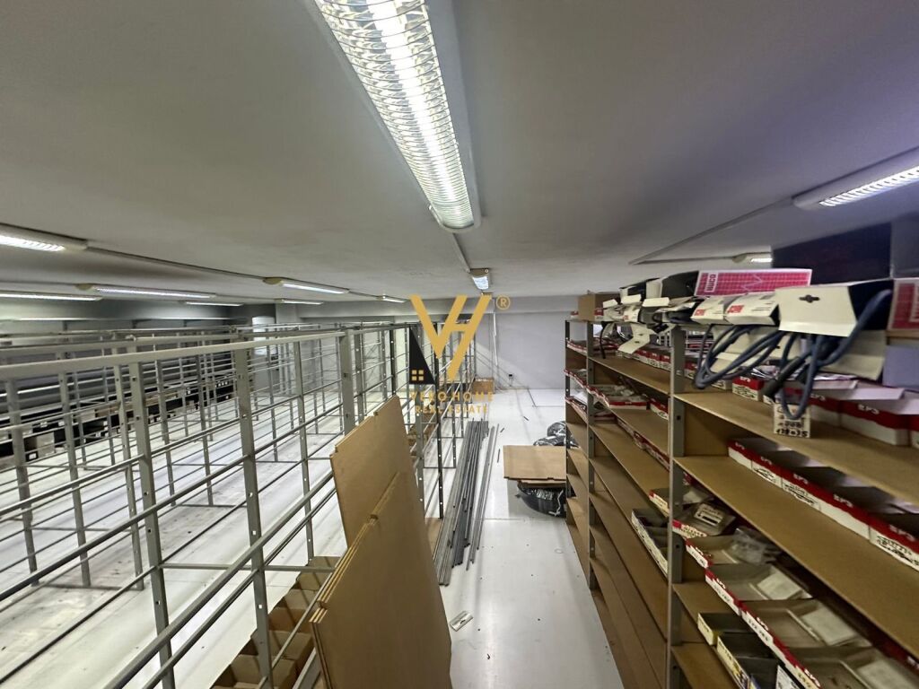 Local en venta detrás de delijorgji 166 m²