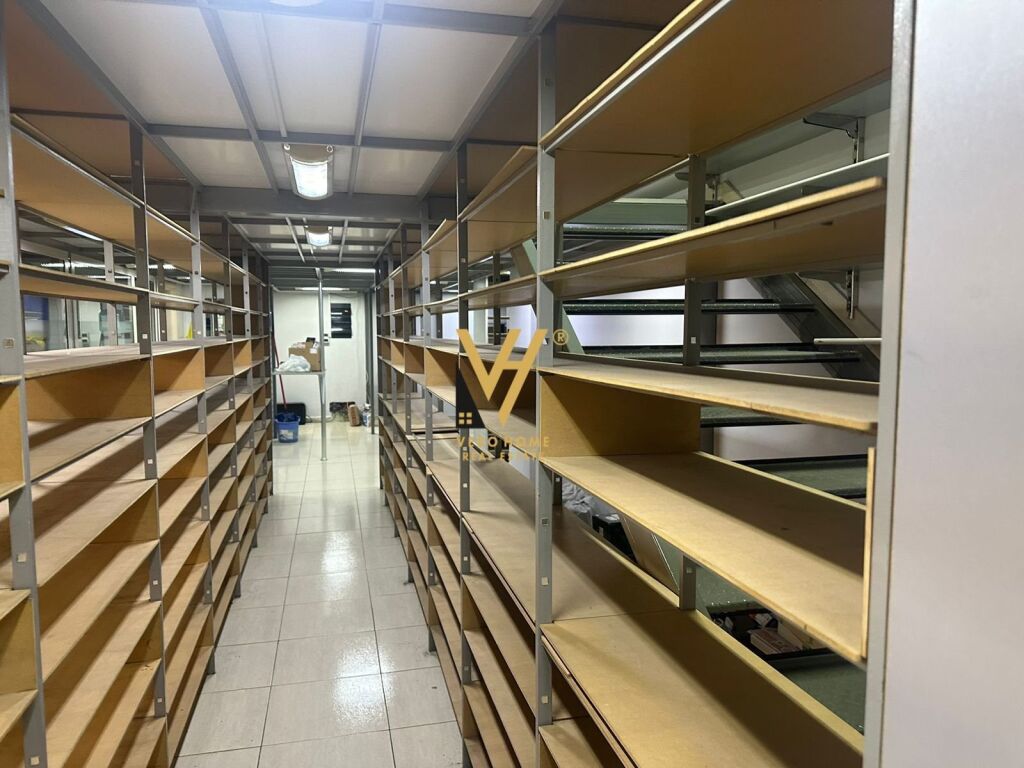 Local en venta detrás de delijorgji 166 m²