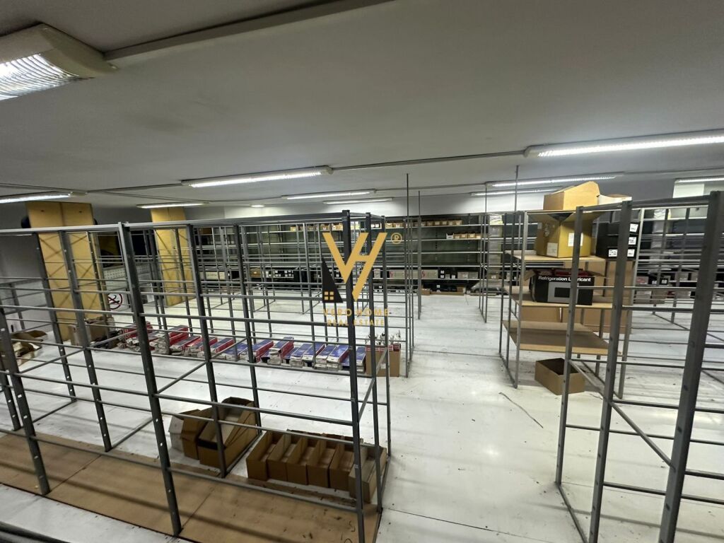 Local en venta detrás de delijorgji 166 m²