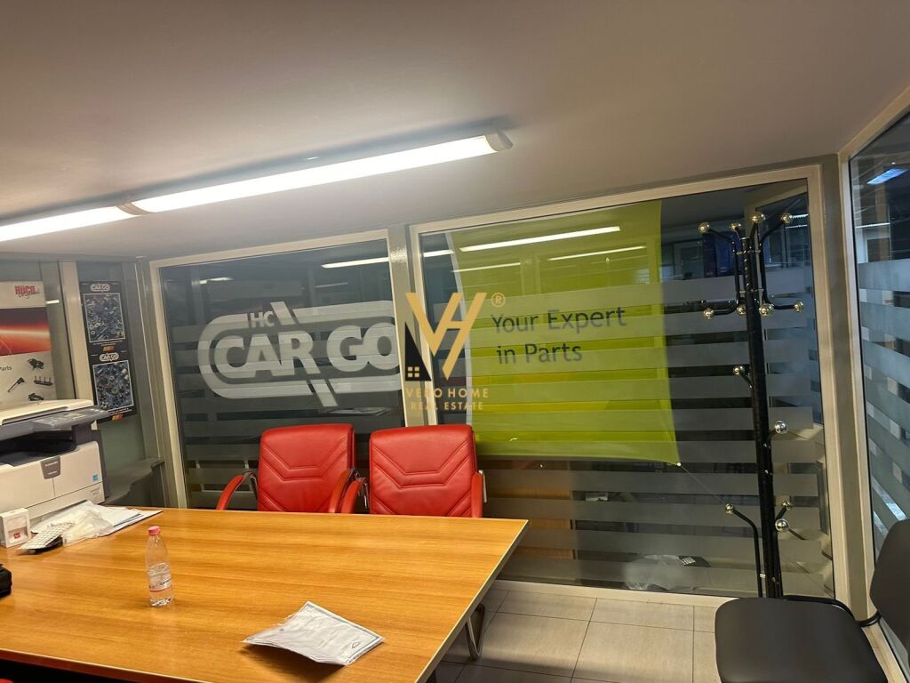 Local en venta detrás de delijorgji 166 m²