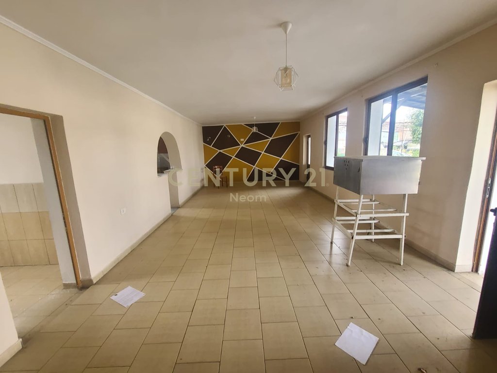 Commercial space for sale in the center of cërrik!