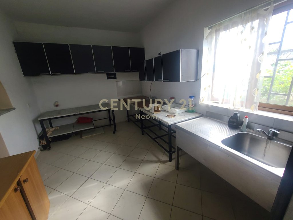 Commercial space for sale in the center of cërrik!
