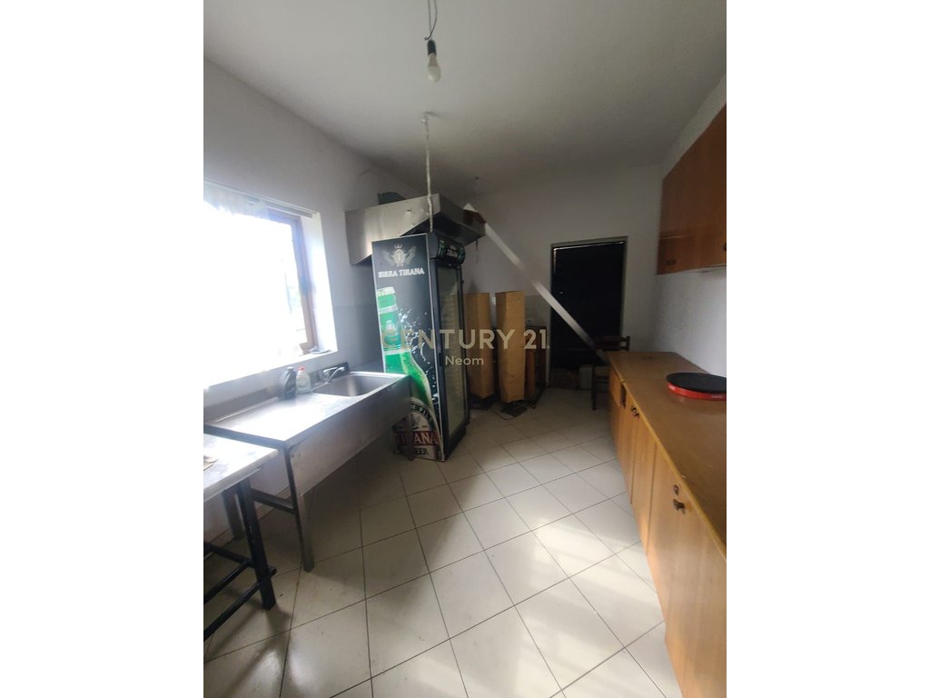 Commercial space for sale in the center of cërrik!