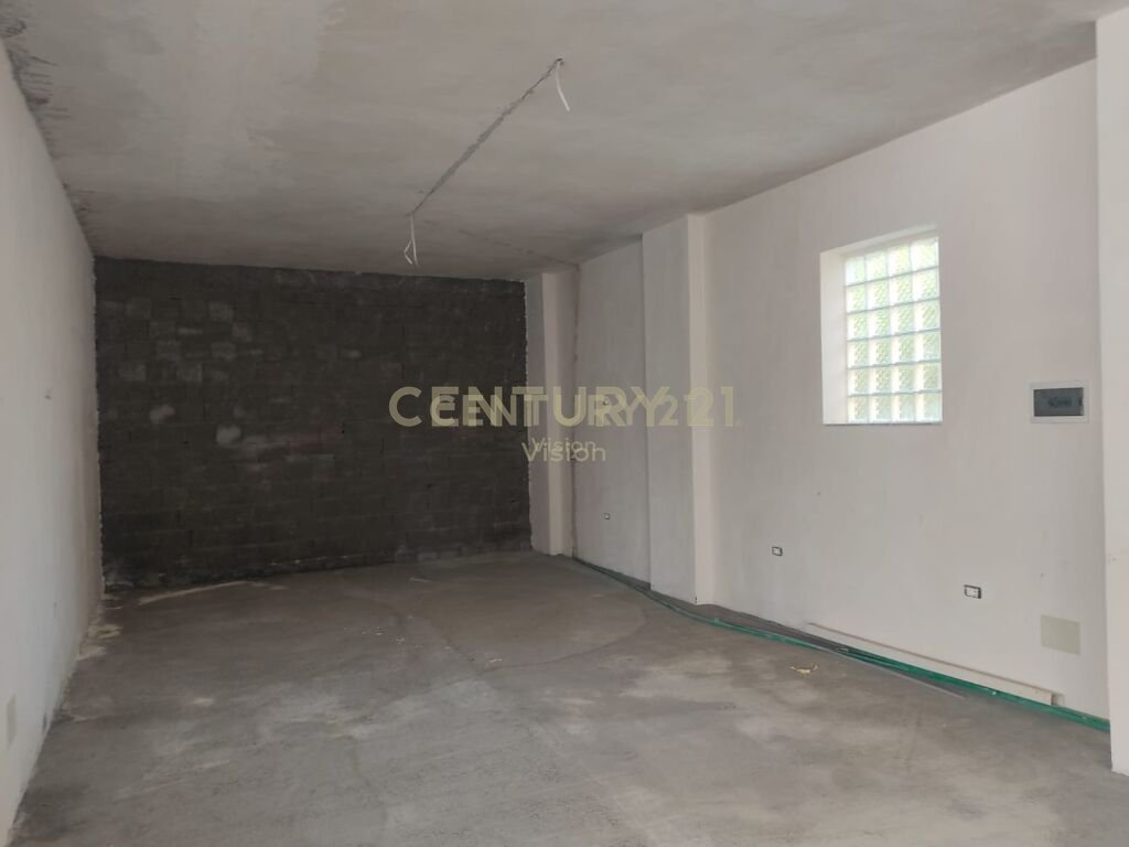 Ambiente comercial para alugar perto da rua gjanë, Shkodër | 266 m²