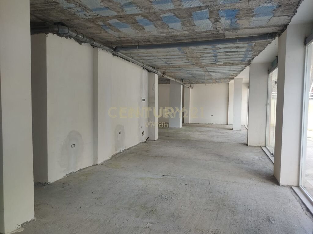 Ambiente comercial para alugar perto da rua gjanë, Shkodër | 266 m²