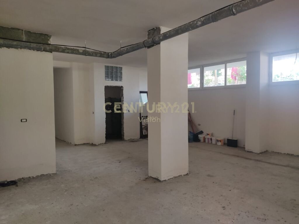 Ambiente comercial para alugar perto da rua gjanë, Shkodër | 266 m²