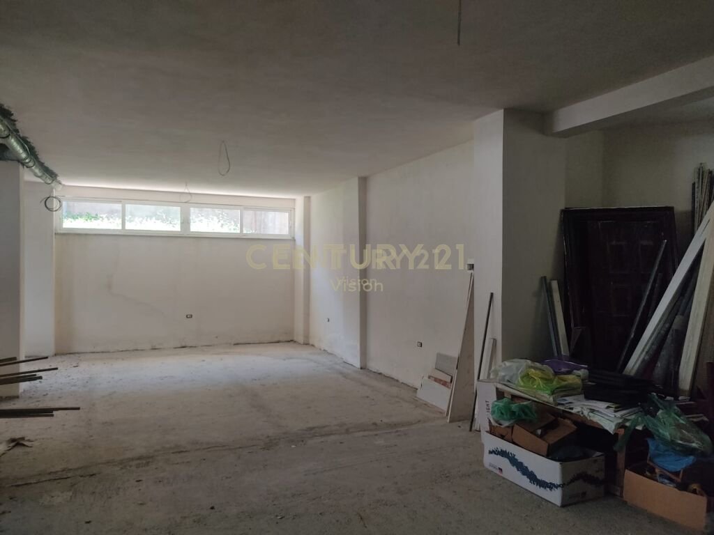 Ambiente comercial para alugar perto da rua gjanë, Shkodër | 266 m²